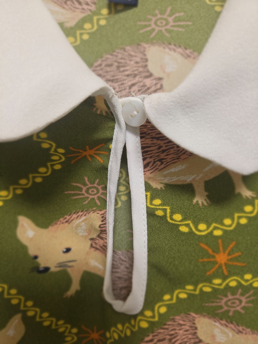 Modcloth Blouse Hedgehog with Pussybow XL - Picture 6 of 10